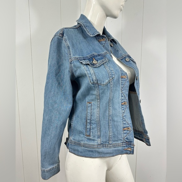 NWT Old Navy Denim Jacket Womens Sz M Blue Jeans Trucker Light Wash - Picture 2 of 8